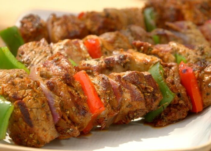 Brochettes de bœuf marinées au pesto, miel et bière