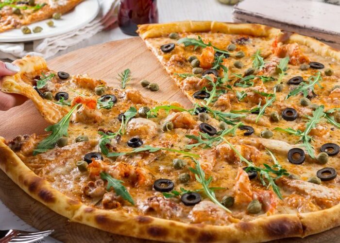 Pizza aux crevettes et aux câpres