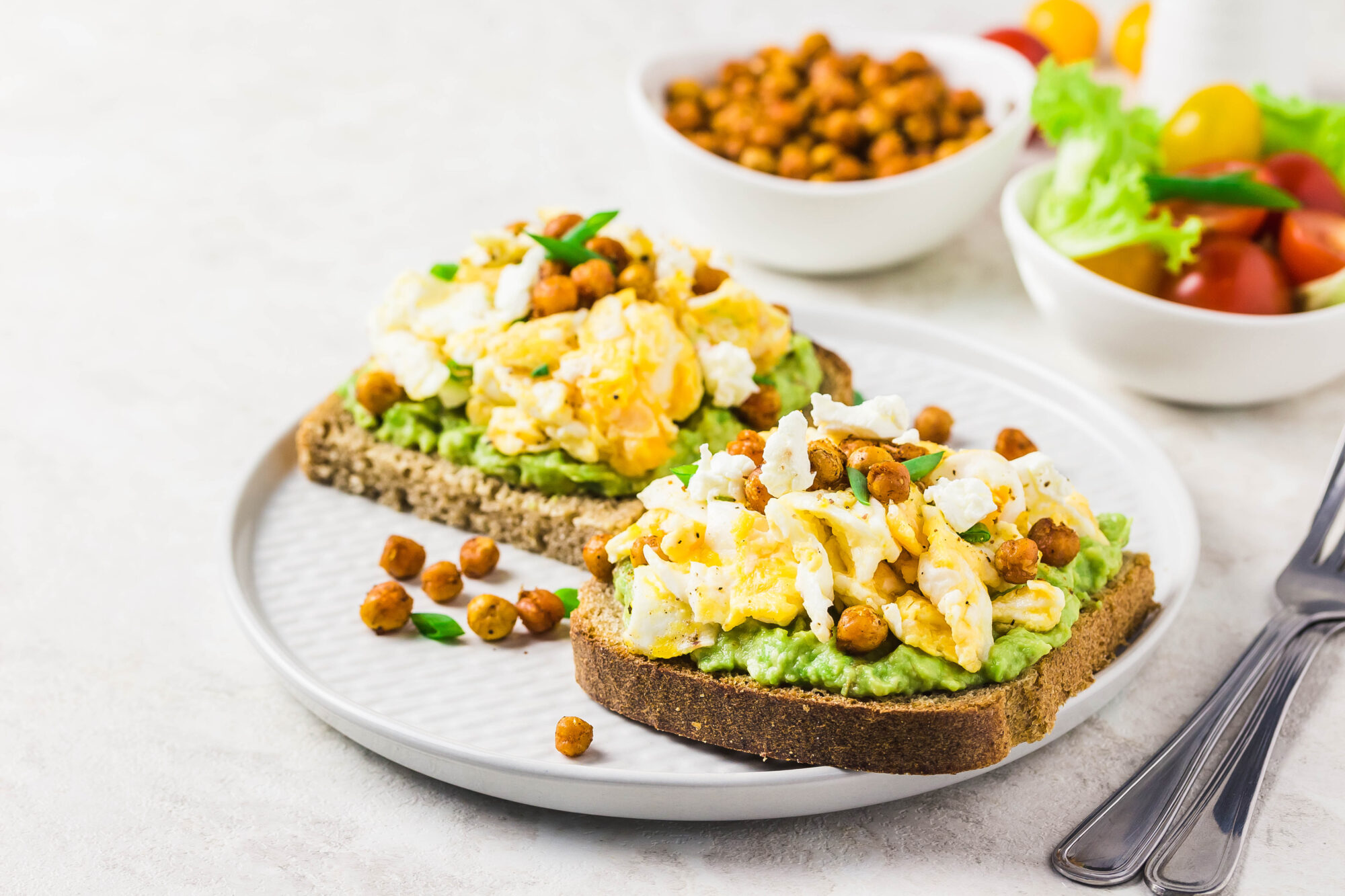 petit dejeuner avocat oeufs